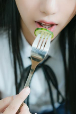女人扒开双腿让男人桶_欧美在线观看