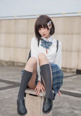 体验被男神的死对头摁在怀里猛亲_1080在线观看高清
